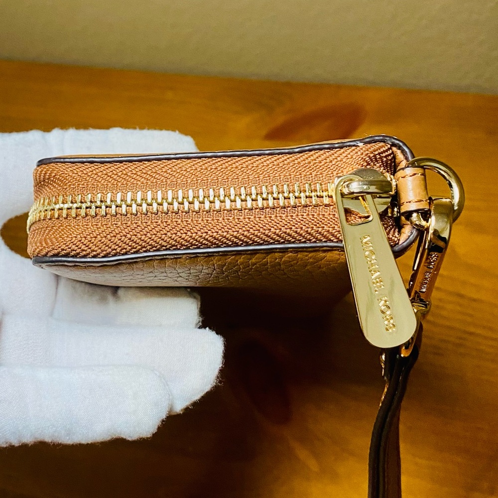 EUC Michael Kors Camel Brown Saffiano Leather Continental Wristlet - Picture 11 of 17
